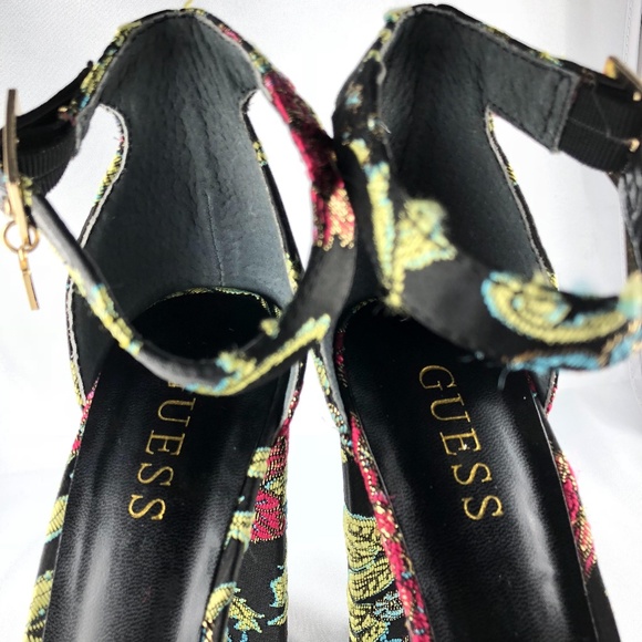 🆕Guess Floral Brocade Chunky Heel Sandal Size 9 - Picture 8 of 8